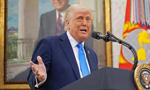 ABŞ prezidenti Donald Tramp İranın nüvə silahına sahib olmasına heç vaxt imkan verməyəcəklərini deyib.